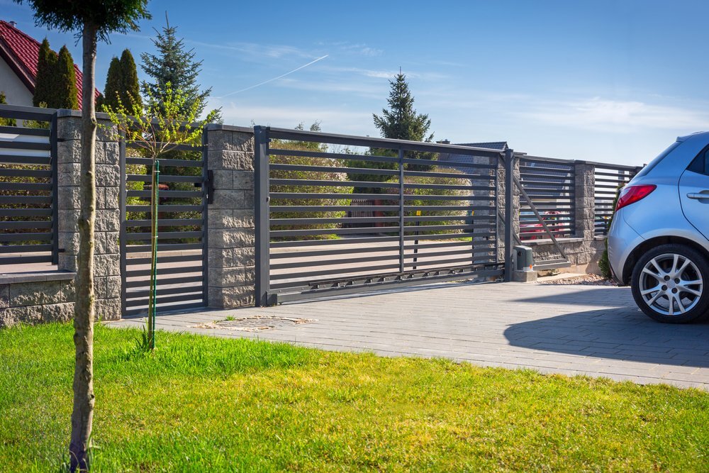 automatic-gate-pavers-driveway
