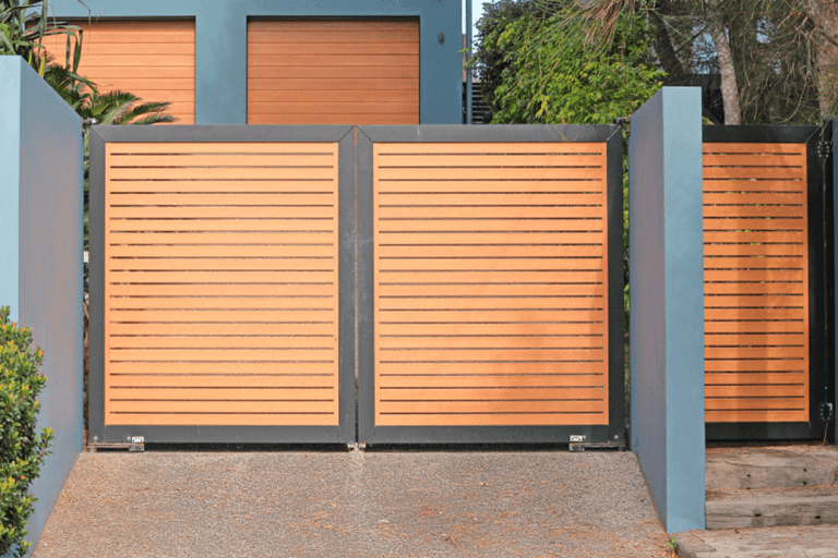 swing gates 768x512 1