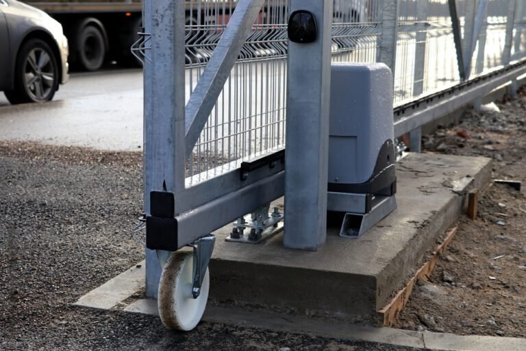 sliding gate operator zoom in